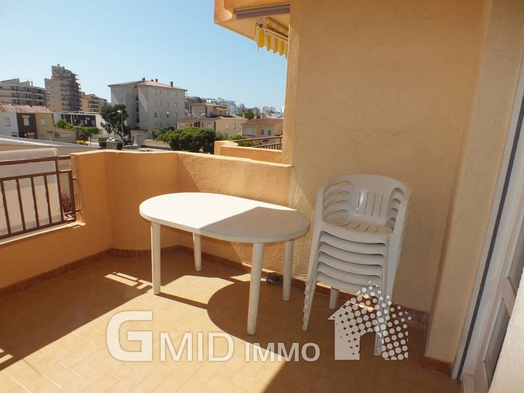 1 Bedroom Apartment 700m From The Beach With Parking And