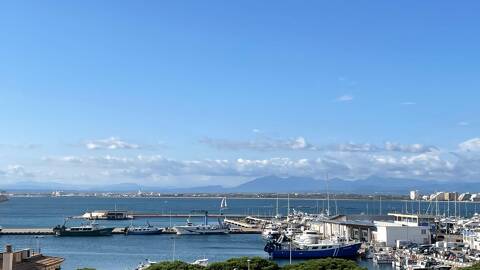 In vendita appartamento con 2 camere da letto sul lungomare a Roses