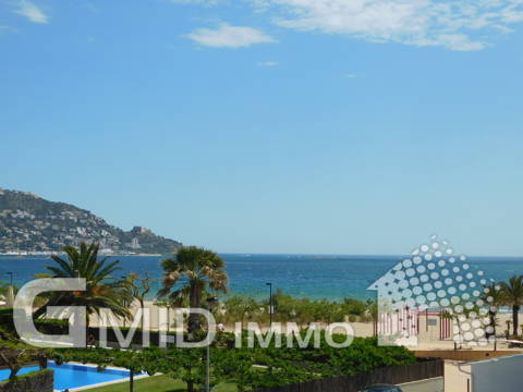 Piso de vacaciones de 2 habitaciones, con amplia terraza y parking en Salatar, Roses