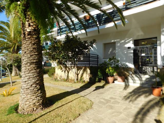 Beautiful sunny 2 bedroom apartment in Mas Oliva, Roses