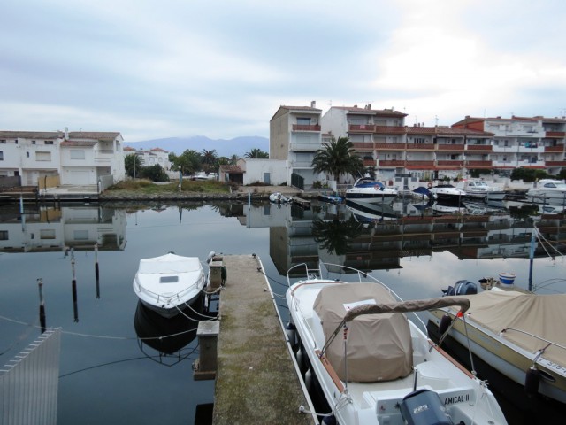 Wohnung zu verkaufen mit das Geschäft gehen in Empuriabrava