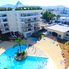 In vendita duplex con 2 camere da letto, terrazza e piscina a Santa Margarita, Roses